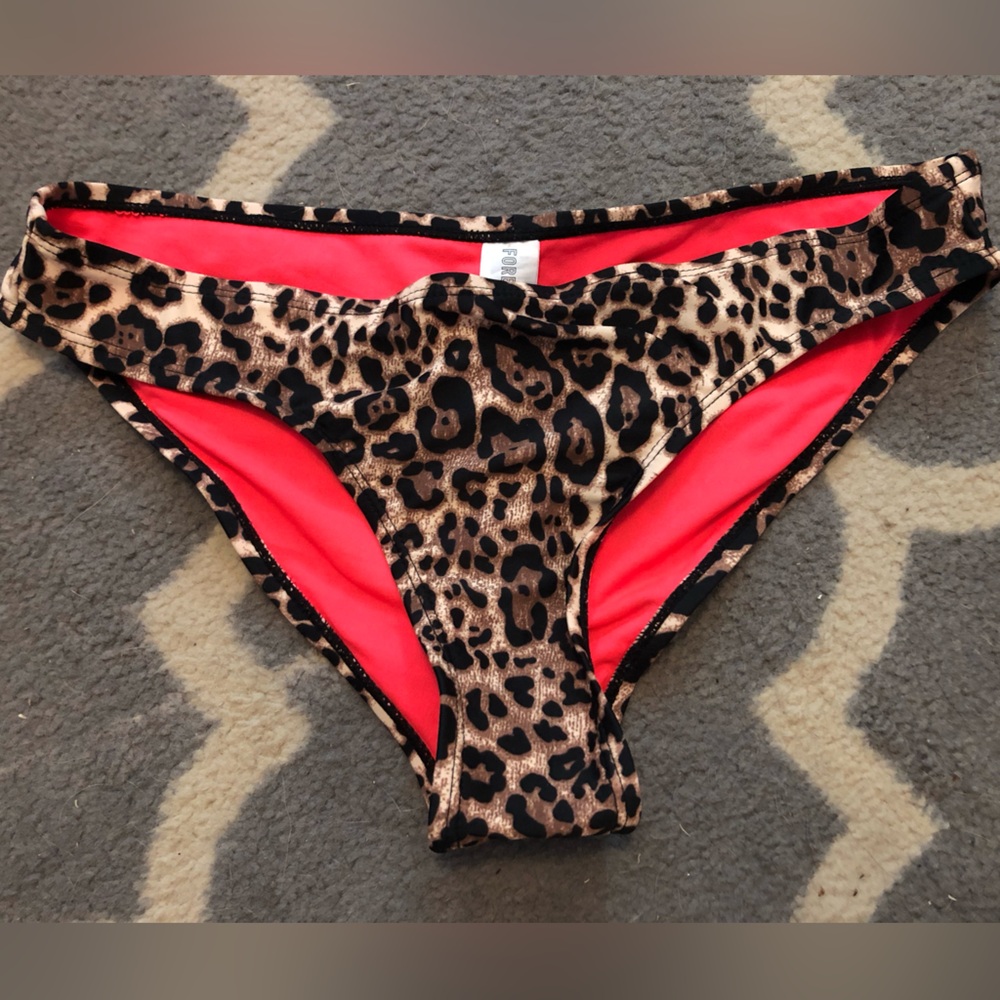 Leopard bikini bottoms